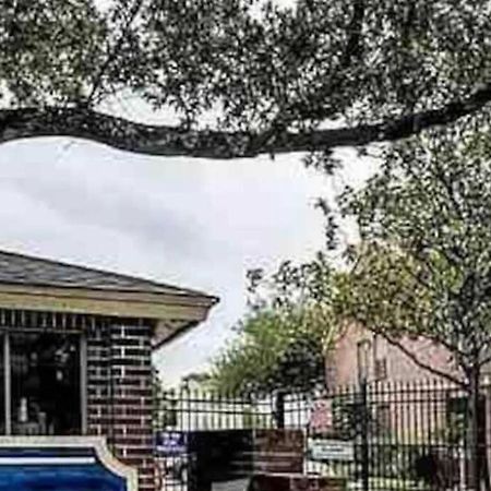 Home Away From Home-Cozy 2 Bdrm Condo/Med Cntr/Nrg Houston Exterior photo