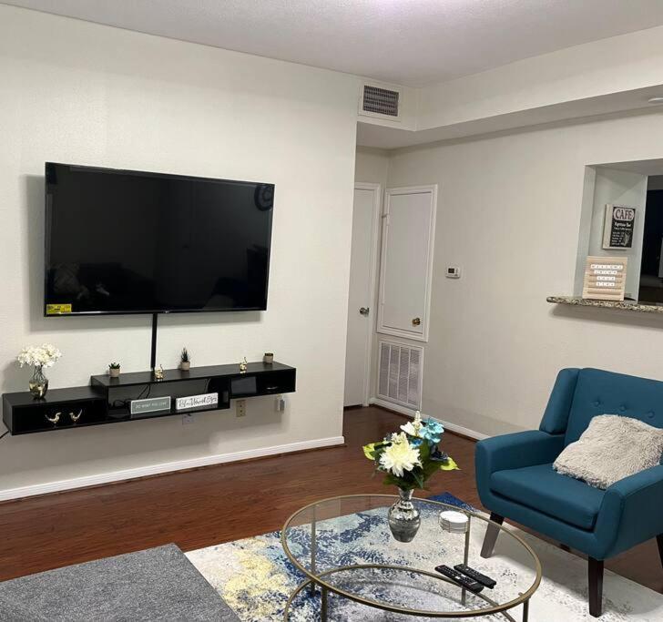 Home Away From Home-Cozy 2 Bdrm Condo/Med Cntr/Nrg Houston Exterior photo