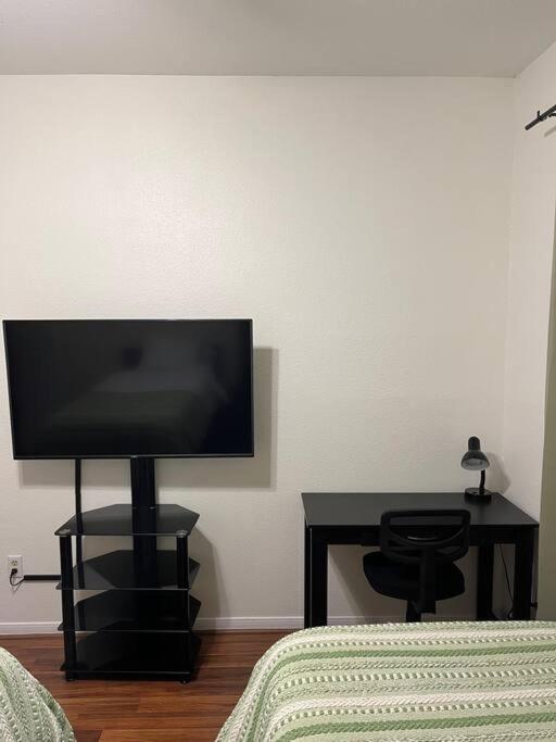 Home Away From Home-Cozy 2 Bdrm Condo/Med Cntr/Nrg Houston Exterior photo