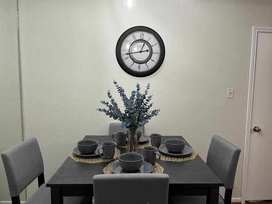 Home Away From Home-Cozy 2 Bdrm Condo/Med Cntr/Nrg Houston Exterior photo