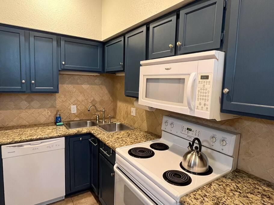 Home Away From Home-Cozy 2 Bdrm Condo/Med Cntr/Nrg Houston Exterior photo