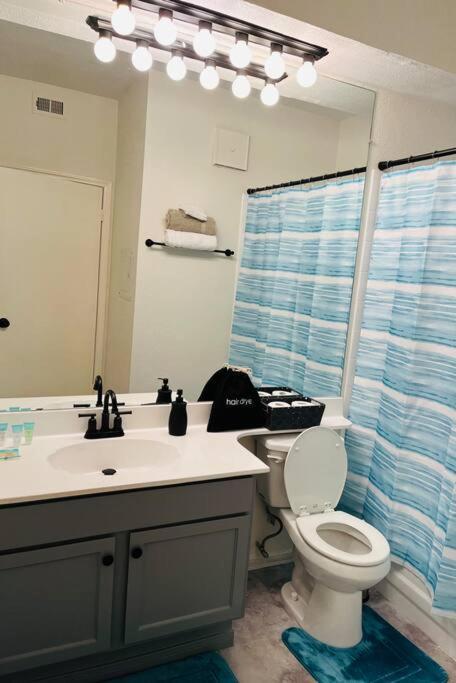 Home Away From Home-Cozy 2 Bdrm Condo/Med Cntr/Nrg Houston Exterior photo