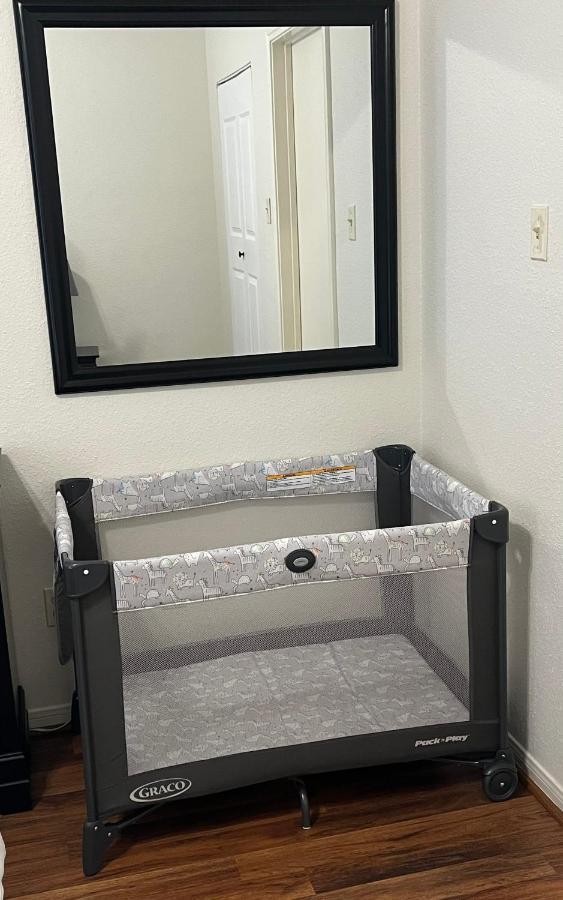 Home Away From Home-Cozy 2 Bdrm Condo/Med Cntr/Nrg Houston Exterior photo